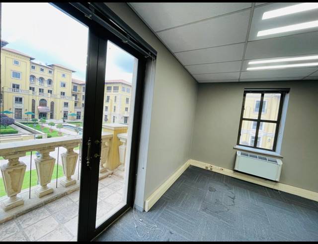 950M² OFFICE TO LET IN MAGALIESSIG